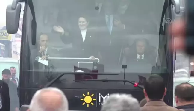 İYİ Parti Genel Başkanı Akşener, esnafı ziyaret etti