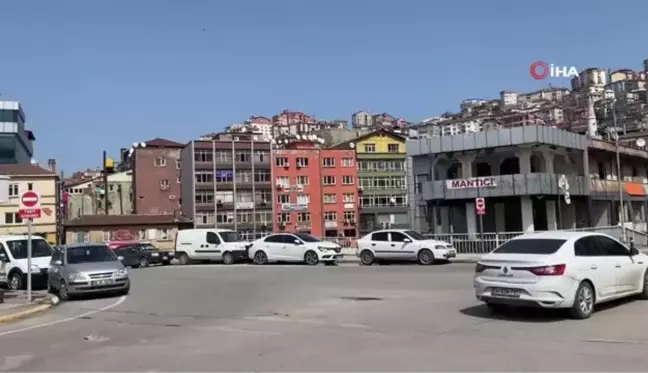 Yıkılması planlanan 64 yıllık köprü esnafına, tebligatlar ulaştı