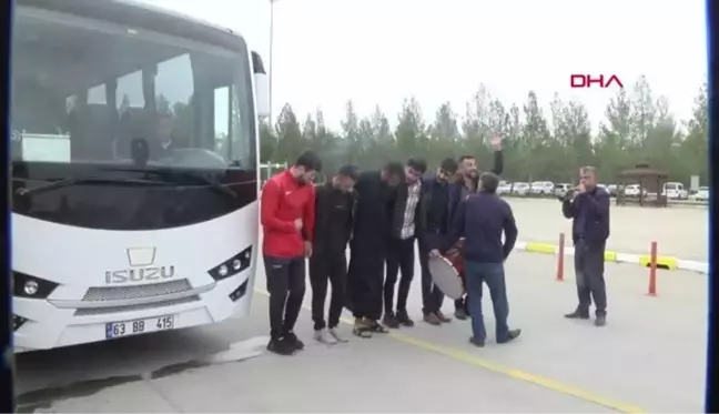 SPOR Avrupa şampiyonu Murat Fırat'a memleketi Şanlıurfa'da davul ve zurnalı karşılama