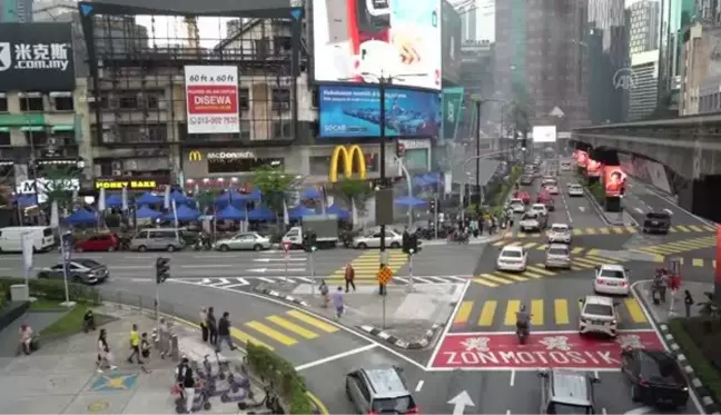 KUALA LUMPUR - Malezya'da ramazan pazarları, pandemi sonrası dönemde sokaklara renk katıyor