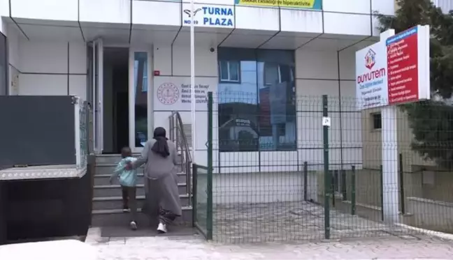 Afrika'dan eğitim için geldi, otizmli oğlu için kaldı