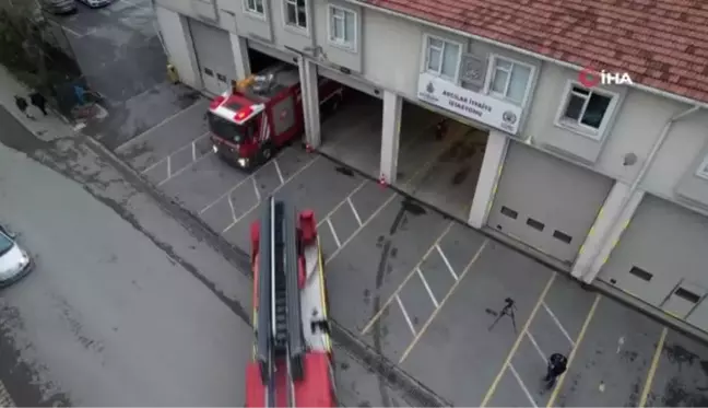 Kulakları ezanda, gözleri yangın ihbar ışığında