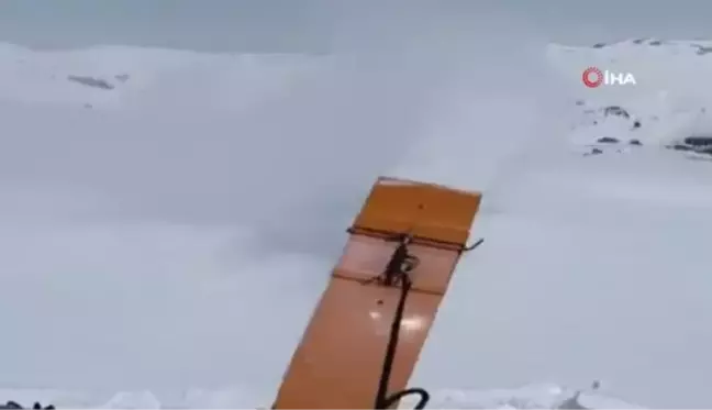 Erzurum-Tekman yolu 3 bin rakımda karla mücadele