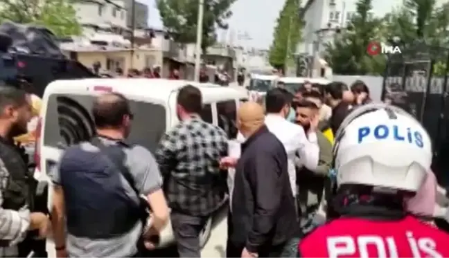 Adana'da polise silahlı saldırı: 2 polis yaralandı