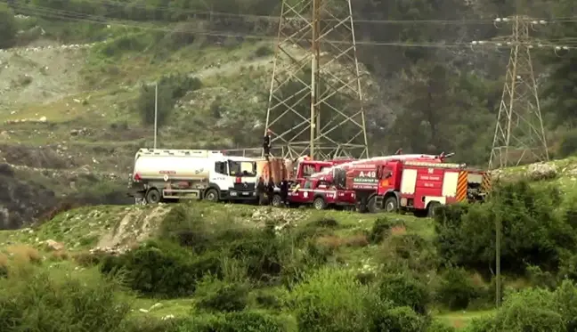 Son dakika haberleri: Ormanlık alanda çıkan yangın iki noktada sürüyor (2)