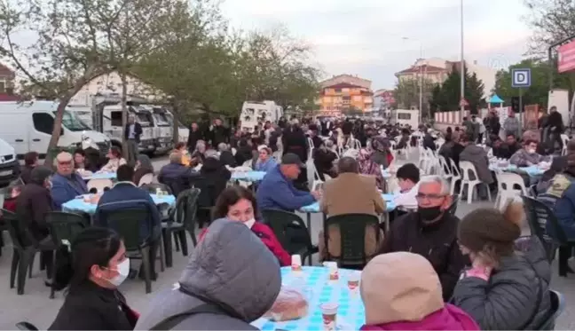 AK Parti Genel Başkan Yardımcısı Kandemir, iftarda vatandaşlarla buluştu