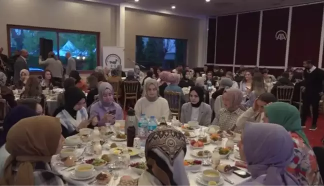 YTB Başkanı Eren, Batı Trakyalı öğrencilerle iftarda buluştu