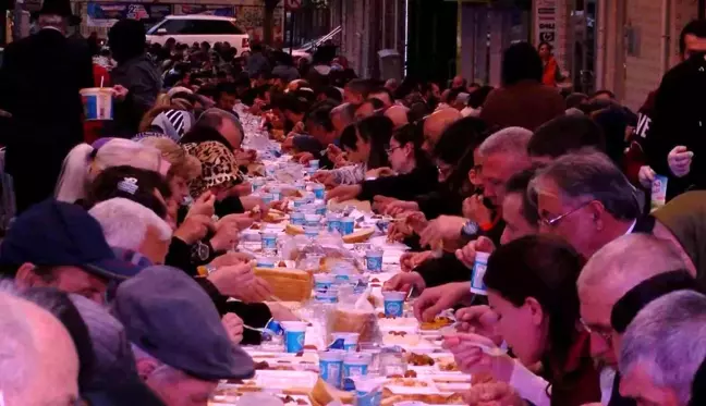 Bakan Yardımcısı Gürcan vatandaşlarla iftar açtı