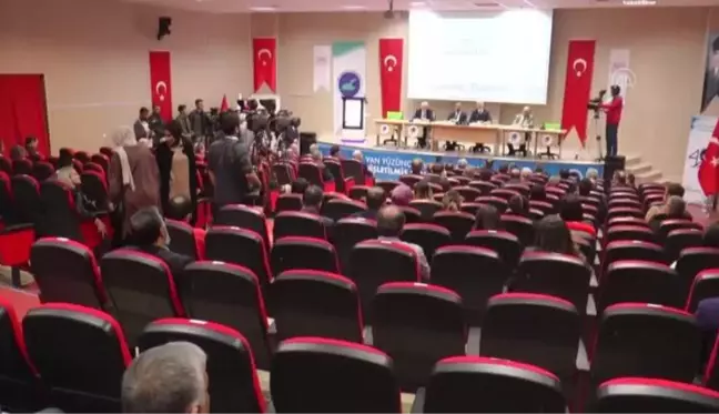 YÖK Başkanı Özvar, Van'da üniversite öğrenciyle buluştu