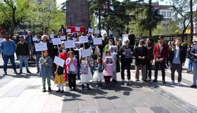 Afganistan'da okul ve camiye düzenlenen bombalı saldırı Trabzon'da protesto edildi