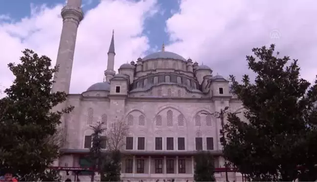 Fatih Camii'ndeki güneş saati 550 yıldır namaz vaktini gösteriyor