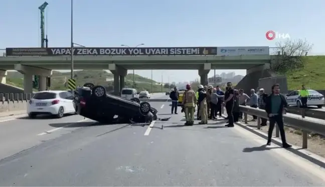 Pendik'de beton refüje çarpan otomobil takla attı: 1 yaralı