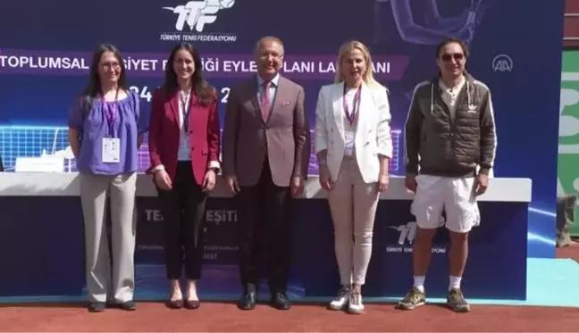 TEB BNP Paribas Tennis Championship İstanbul Kadınlar Tenis Turnuvası tekler finalinde Anastasia Potapova, şampiyon oldu