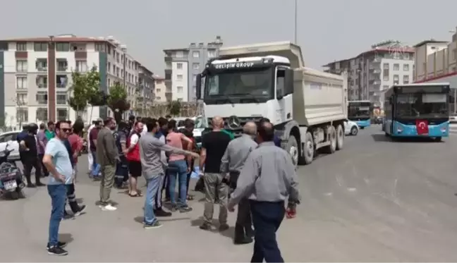 Son dakika haberleri: Kamyonun altında kalan motosikletin sürücüsü hayatını kaybetti