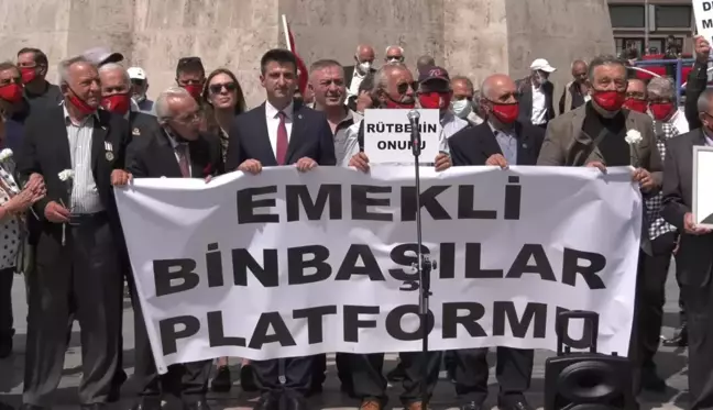 Emekli Binbaşılar Zam Talebiyle Ankara'da Eylem Yaptı: