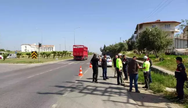 Genç kız yaya geçidinde çarpmanın etkisiyle metrelerce savruldu