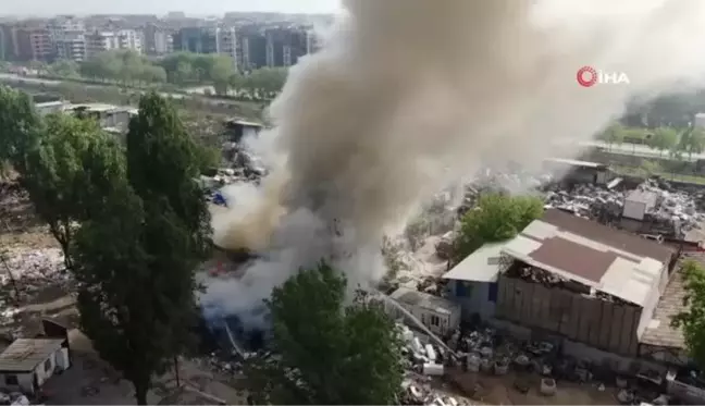 Bursa'da geri dönüşüm tesisindeki yangın havadan görüntülendi