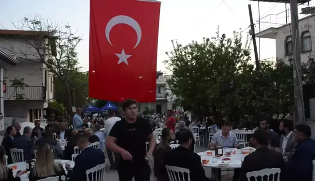 Menderes Belediye Başkanı Kayalar, Şehit Kıvık İçin Düzenlenen İftar Yemeğine Katıldı