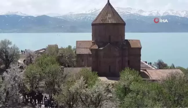 Van'da 1. Akdamar Adası Badem Çiçeği Festivali...Vali Bilmez: 