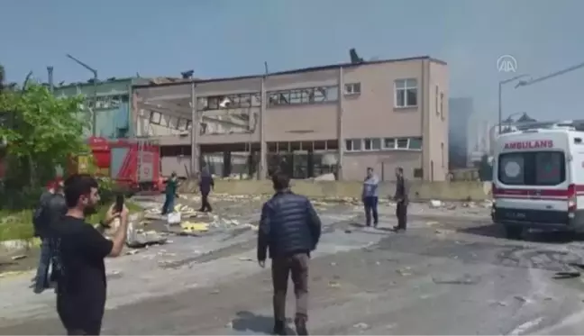 Son dakika... (DRONE) Tuzla'da bir boya fabrikasında çıkan yangında 3 işçi yaşamını yitirdi, 9 işçi hafif yaralandı