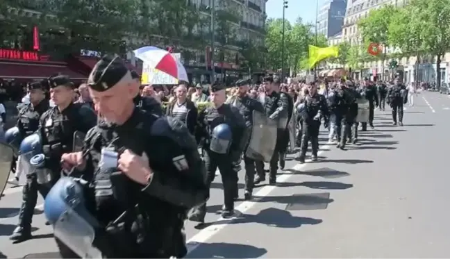 Fransa'da Macron karşıtı protesto