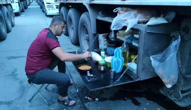 Silopi'de tır şoförlerinin iftar telaşı