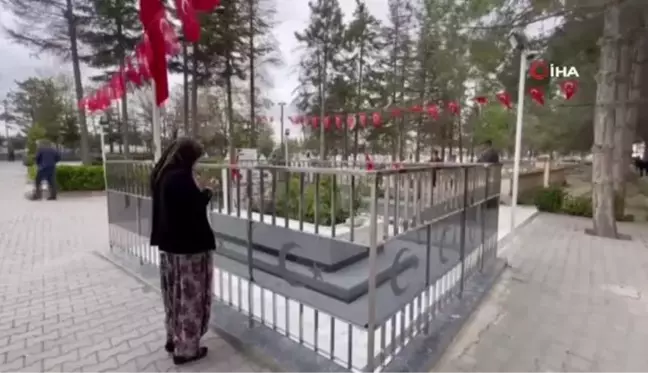 Baba Halisdemir, 15 Temmuz Kahramanı oğluyla bayramlaştı