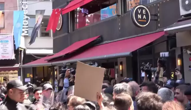Beşiktaş'tan Taksim'e Çıkmak İsteyen Sendikalara Polis Müdahale Etti: Çok Sayıda Kişi Gözalıtna Alındı