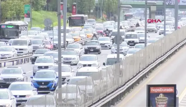 İSTANBUL'DA TRAFİK YOĞUNLUĞU YÜZDE 65 Cevizlibağ