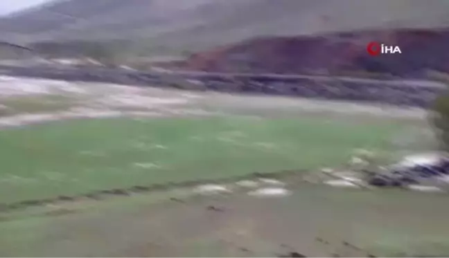 Iğdır'da yağmur sonrası heyelan: Iğdır-Erzurum yolu kapandı