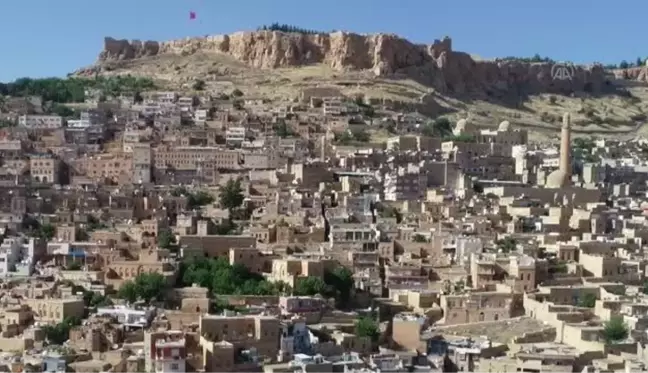 DİYARBAKIR - Medeniyetler şehri Mardin ve Diyarbakır turizmde bayram bereketi yaşıyor