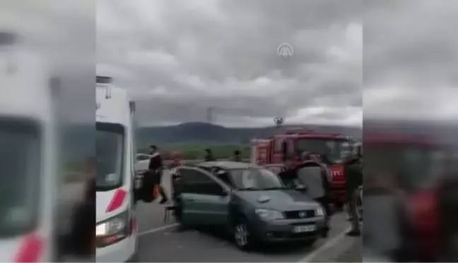 Cip ile otomobilin çarpışması sonucu 3 kişi yaralandı
