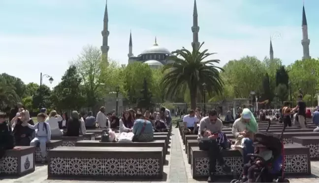 (DRONE) İstanbul'un cazibe mekanlarında haftanın son günü turist yoğunluğu