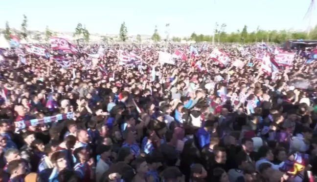 Trabzonspor'un Şampiyonluğu İstanbul'da Coşkuyla Kutlandı