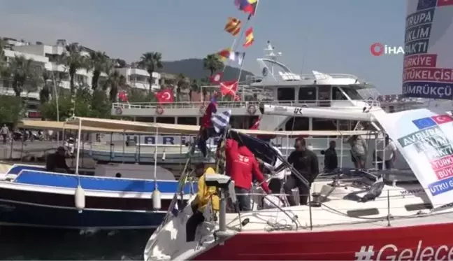 Hopa'dan denize açılarak yelkenli tekne ile Marmaris'e kozalak getirdiler