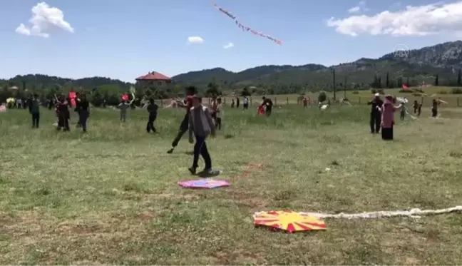 Uçurtma şenliğinde çocuklar gönüllerince eğlendi