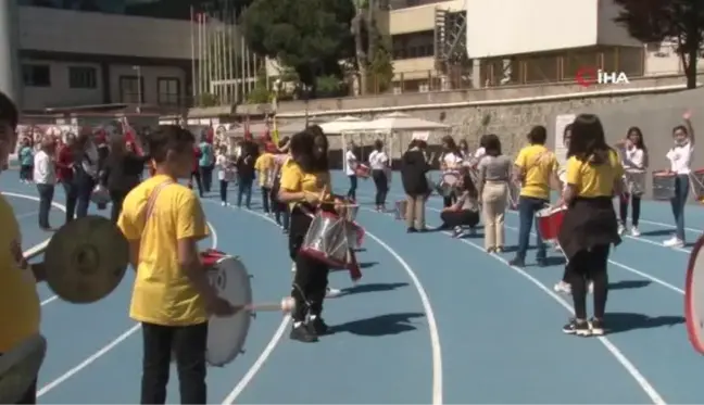 2 bin 100 sporcu, Üsküdar'da 15. Uluslararası Özel Sporcular Atletizm Şenliğinde ter döktü