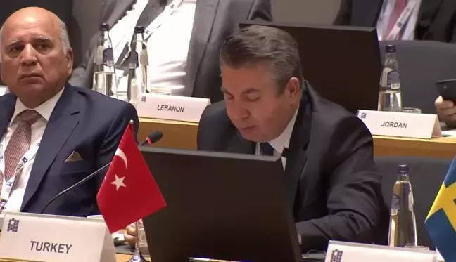 Sedat Önal: Ukrayna'daki Kabul Edilemez Savaşın Sonuçlarıyla Yüzleşmek Zorundayız Ama Bunu Yaparken Suriye Halkını Unutamayız