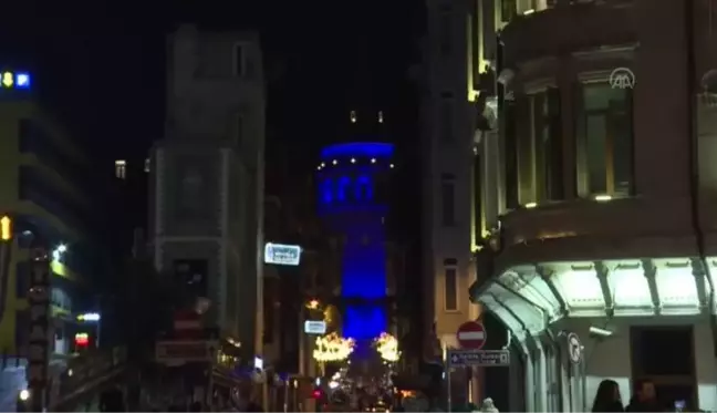 FSM Köprüsü ile Galata Kulesi, Engelliler Haftası'nda maviye büründü