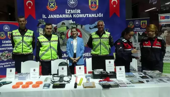 İzmir'de jandarmadan 'Trafik Haftası' etkinliği