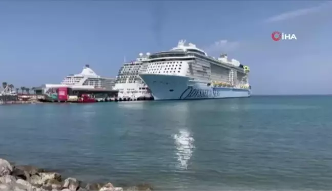 Kuşadası, Türkiye limanlarına gelen en büyük yolcu gemisi Odyssey of the Seas'i ağırladı