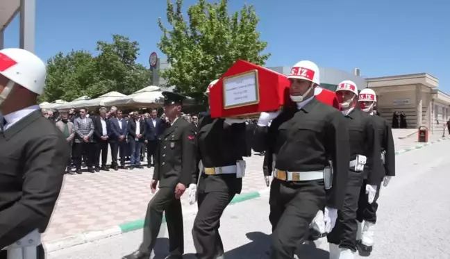 SİLAHINI TEMİZLERKEN KAZARA VURULAN YÜZBAŞI, MALATYA'DA TOPRAĞA VERİLDİ