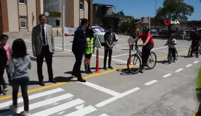 Öğrencilere uygulamalı trafik eğitimi