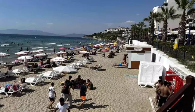 Kuşadası'nda sıcak havada plajlar doldu taştı