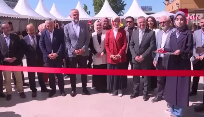 KADEM Vakfı Mütevelli Heyeti Başkanı Sümeyye Erdoğan Bayraktar gençlerle sohbet etti