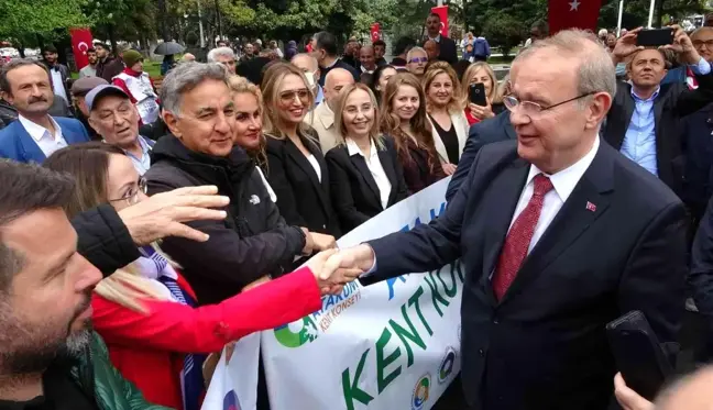 CHP Genel Başkan Yardımcısı ve Parti Sözcüsü Faik Öztrak, Samsun'da Onur Anıtı'na çelenk sundu