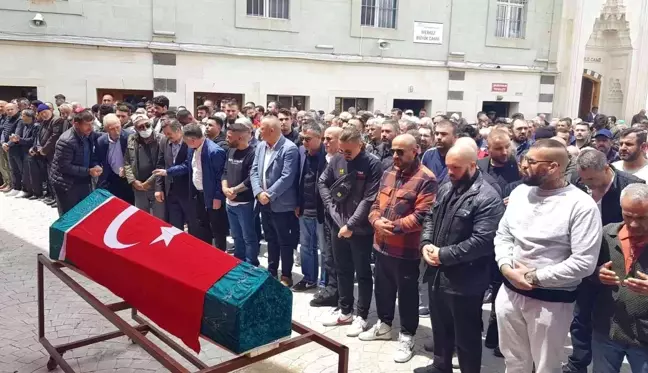 Kalp krizinden ölen şampiyon boksör memleketi Giresun'da son yolculuğuna uğurlandı