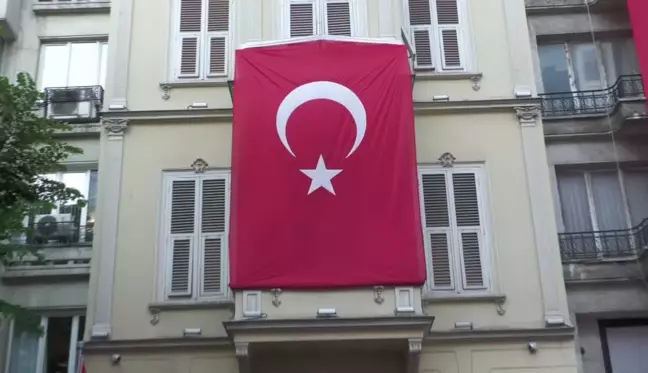 Şişli'de 19 Mayıs, Yüzlerce Kişinin Katıldığı Fener Alayıyla Kutlandı