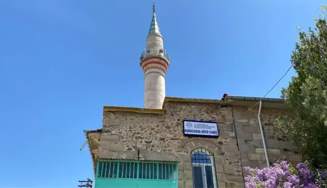 Namaz kılmak için köylüler her gün 1 kilometre yol yürüyorlar