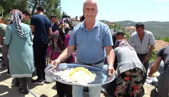 Köy hayrında 2 bin kişiye zeytinyağlı pilav ve çorba ikramı yapıldı